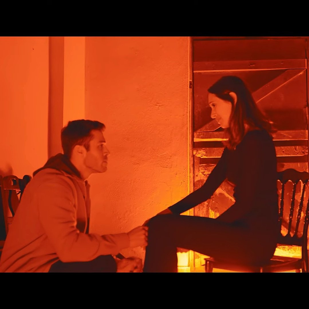 “ Ne olacak bu senin durmadan titreyen ellerin? Ne olacak bu benim senin karşında defalarca aklımı kaybedişim? Titrer sesim, titrer dizlerin. Herkesten çok çok sevmişim.” #AdımYok #sokaknöbetçileri