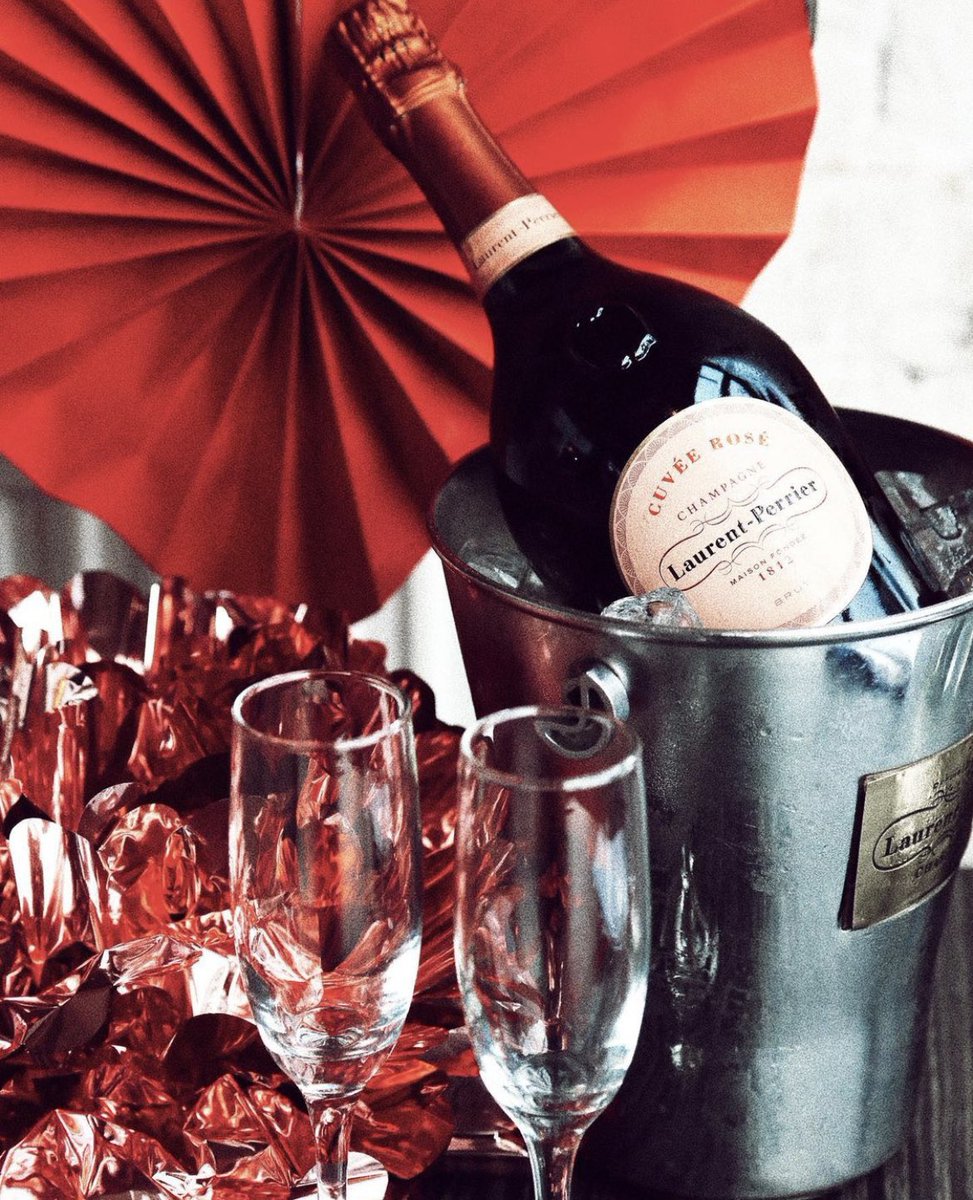 Let’s get Fizzical it’s Valentine’s weekend ♥️✨🍾🥂 “Treat your Sweet” at Yardbird for Valentines Day..❤️💋with a three course dinner for £27.50
 6 -10pm.

♥️Friday 11th Feb
♥️Saturday 12th Feb
♥️Monday 14th Feb