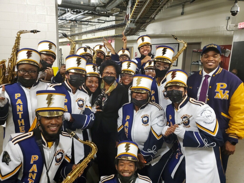 PVAMU's tweet photo. PHOTO OF THE DAY! #PVAMU’s Marching Storm performs at Houston Rockets’ Inaugural HBCU Night!
https://t.co/kZVKB65Xic https://t.co/rLMf7Hffnh