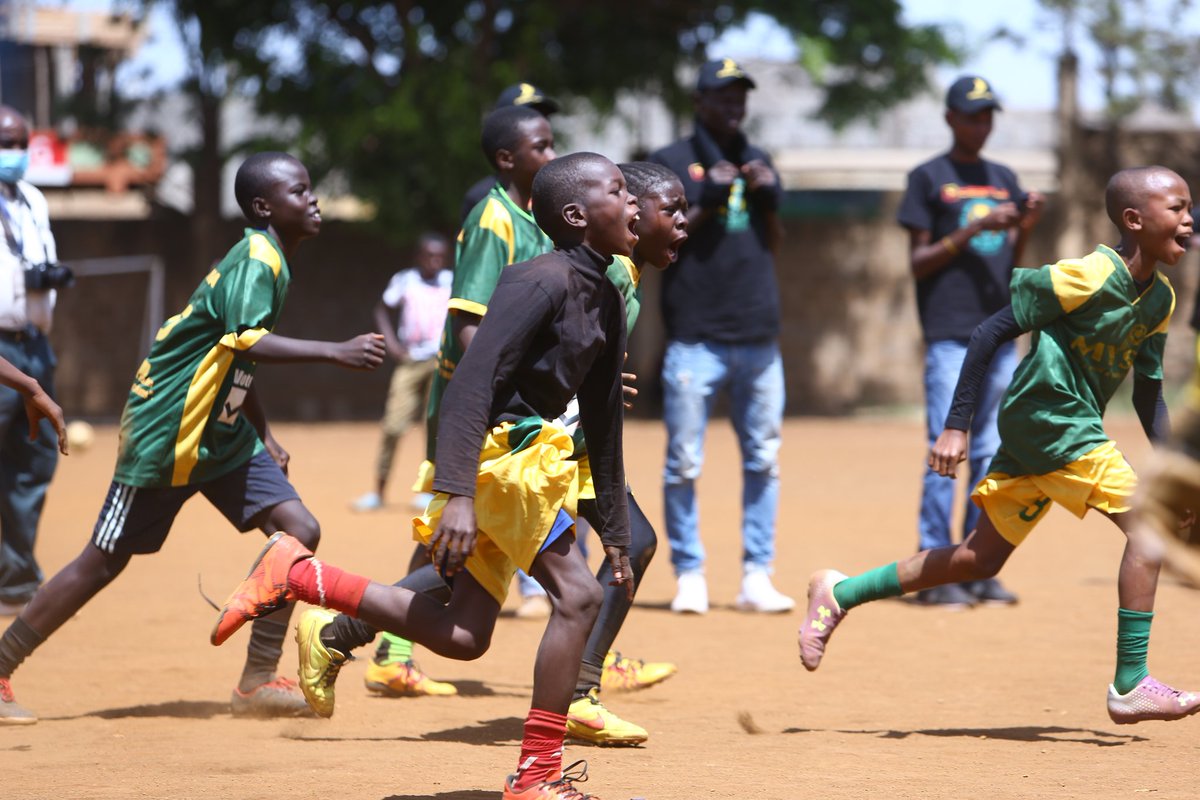 TeamUpKenya's tweet photo. Penalty shoot-out between Maili Saba All-stars and Mathare All-stars .

Check out more match occurrences from the TeamUp mobile app.

Google play:
 https://t.co/3DXuWkLwQh

App Store:
 https://t.co/CY7cUdot8k

#digitizingsportsinkenya 
#teamupkenya
#kenyansports https://t.co/RfMzWg6nbd