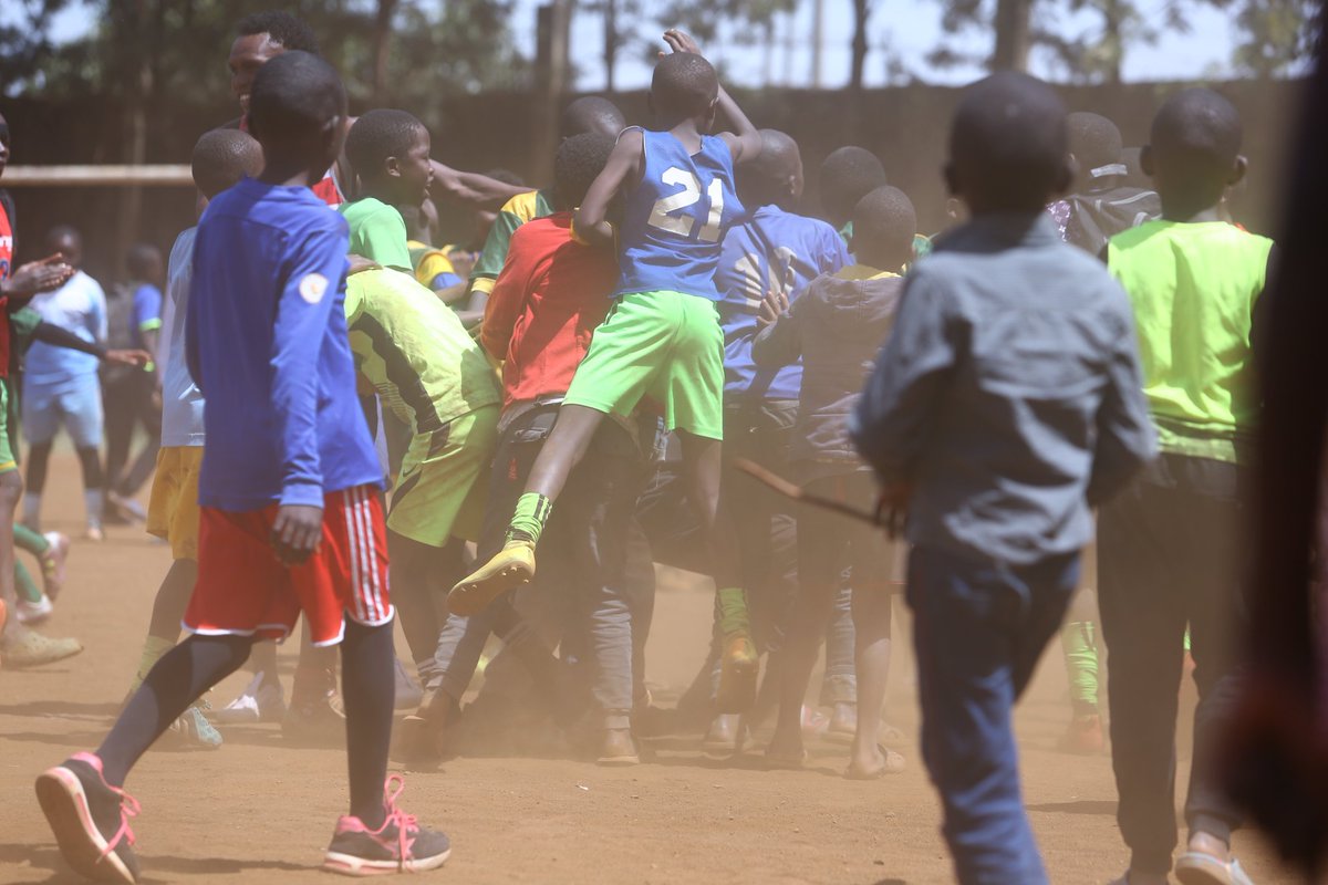 TeamUpKenya's tweet photo. Penalty shoot-out between Maili Saba All-stars and Mathare All-stars .

Check out more match occurrences from the TeamUp mobile app.

Google play:
 https://t.co/3DXuWkLwQh

App Store:
 https://t.co/CY7cUdot8k

#digitizingsportsinkenya 
#teamupkenya
#kenyansports https://t.co/RfMzWg6nbd