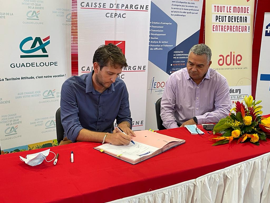 En ce moment se tient au CWTC la signature de convention entre la CCI des Iles de Guadeloupe et l’ensemble des banques du territoire. L’objectif étant de poursuivre notre mission  d’accompagnement des créateurs et des chefs d’entreprise dans leurs démarches. 👍🏽