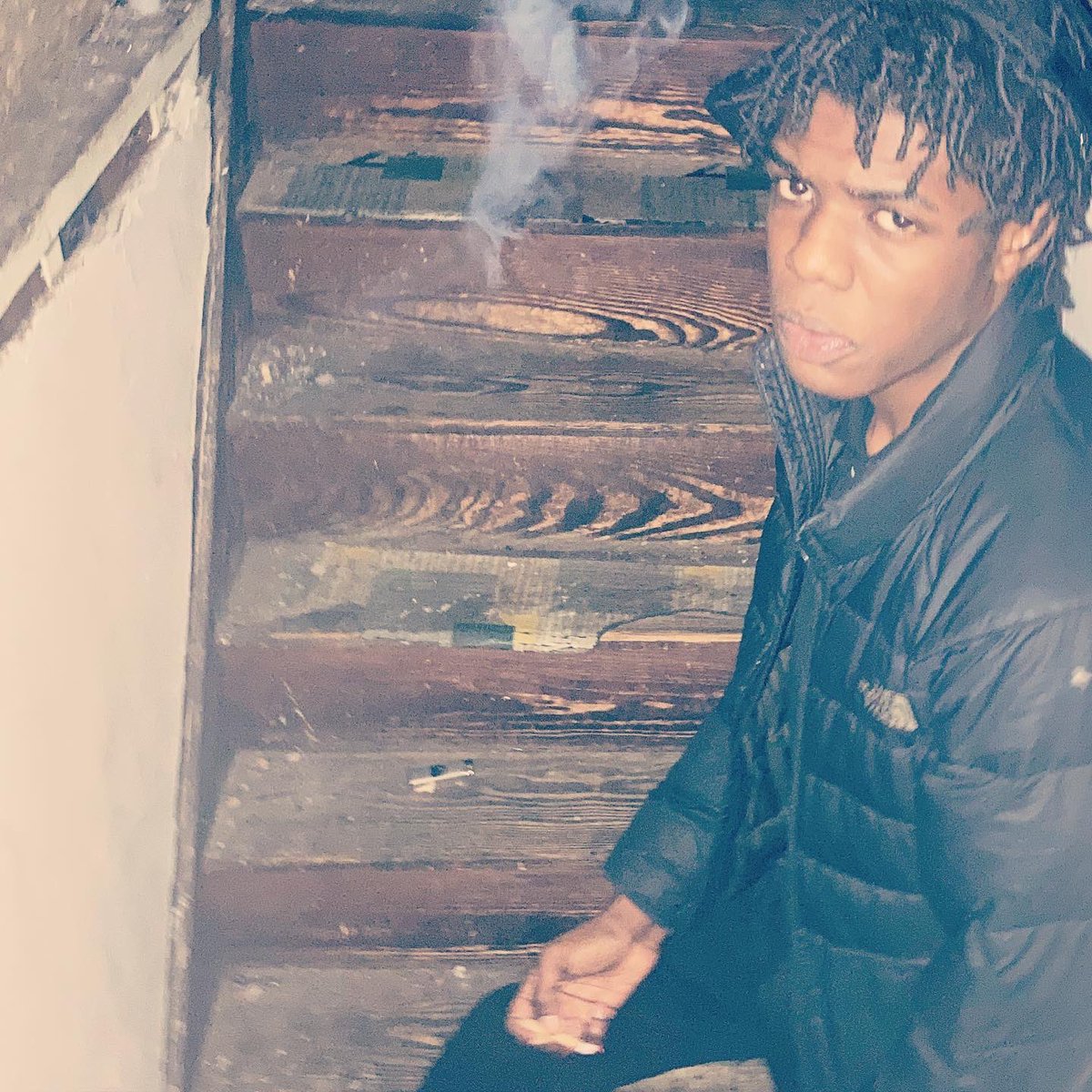 ShizzyTurntup's tweet photo. Tears falling down grandmas far away🕊 #theydontlikeme #upcomingartist #explore #explorepage✨ https://t.co/6ibmodxOvR