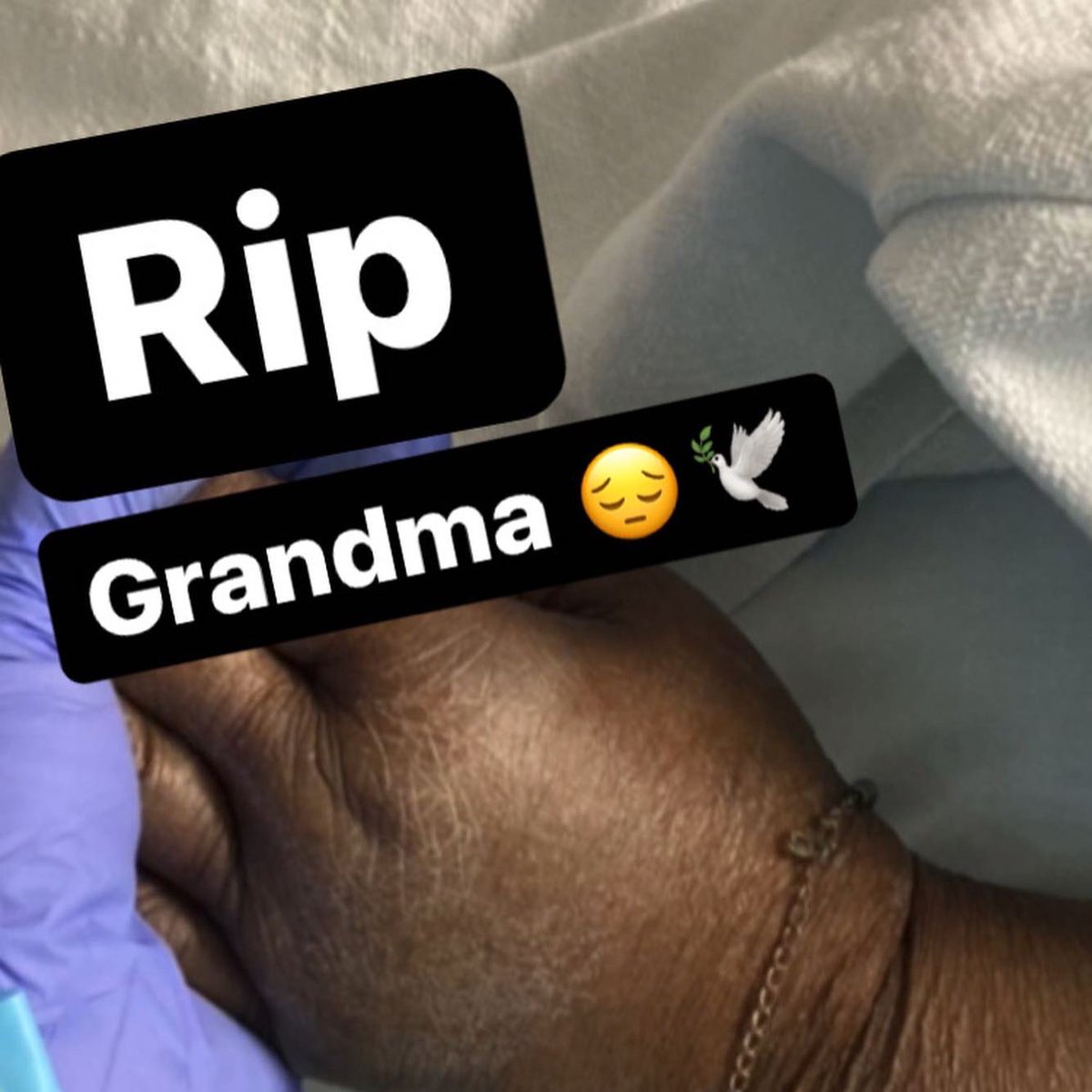 ShizzyTurntup's tweet photo. Tears falling down grandmas far away🕊 #theydontlikeme #upcomingartist #explore #explorepage✨ https://t.co/6ibmodxOvR