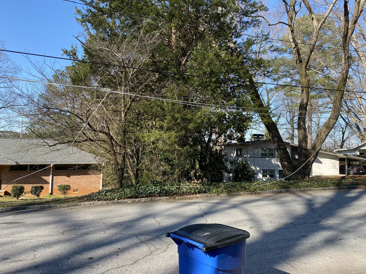 wcorneli's tweet photo. Hey @comcast your line is on the ground now. @GeorgiaPower and @ATT both say the onus is on you. https://t.co/DZcXFaXPex
