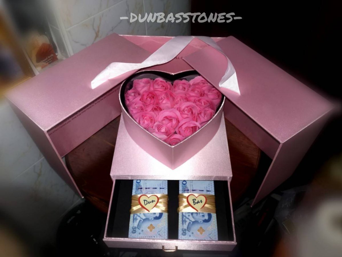 DB___ST's tweet photo. #DunBasStonesDelivery​
| #DunBasxFandomLive 11.02.65 |

Surprise Pre-Valentine's gift
เอาไว้จ่ายค่าทางด่วนเวลาไปขับรถ​เดทกันนะคะ อุอิ

#ดุลบาส 
#dunromch
#บาสเด็กอ้วนที่แท้จริง
EFM DUNBASLive https://t.co/kLOzKgwKRo