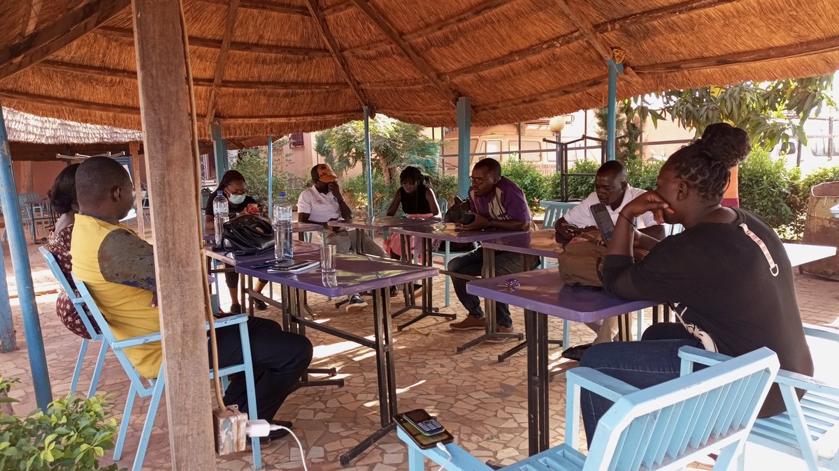 pmediacenterbf's tweet photo. le milieu scolaire et familiale est belle et bien un lieu pour sensibiliser  sur les grossesses en milieu scolaire.
@pmediacenterbf
#JeunesseSexualitéBF.
#TweetUp et #FacebookLive
@BBalguissa
@KindoB
@HarounaSimbo
@SergesCalixte
@Faridatiemtoré
@lesheroïnesdufaso https://t.co/PEX3de2BiL
