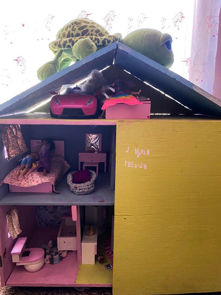 After a long week, this new signage added to Alex's Funhouse is actually a pretty accurate logo to use for JTG 🤣

📸: JTG Copywriter &amp; Mama to Alexandra (6) <a href="/Skryfyster/">Anna-Bet Bester</a>