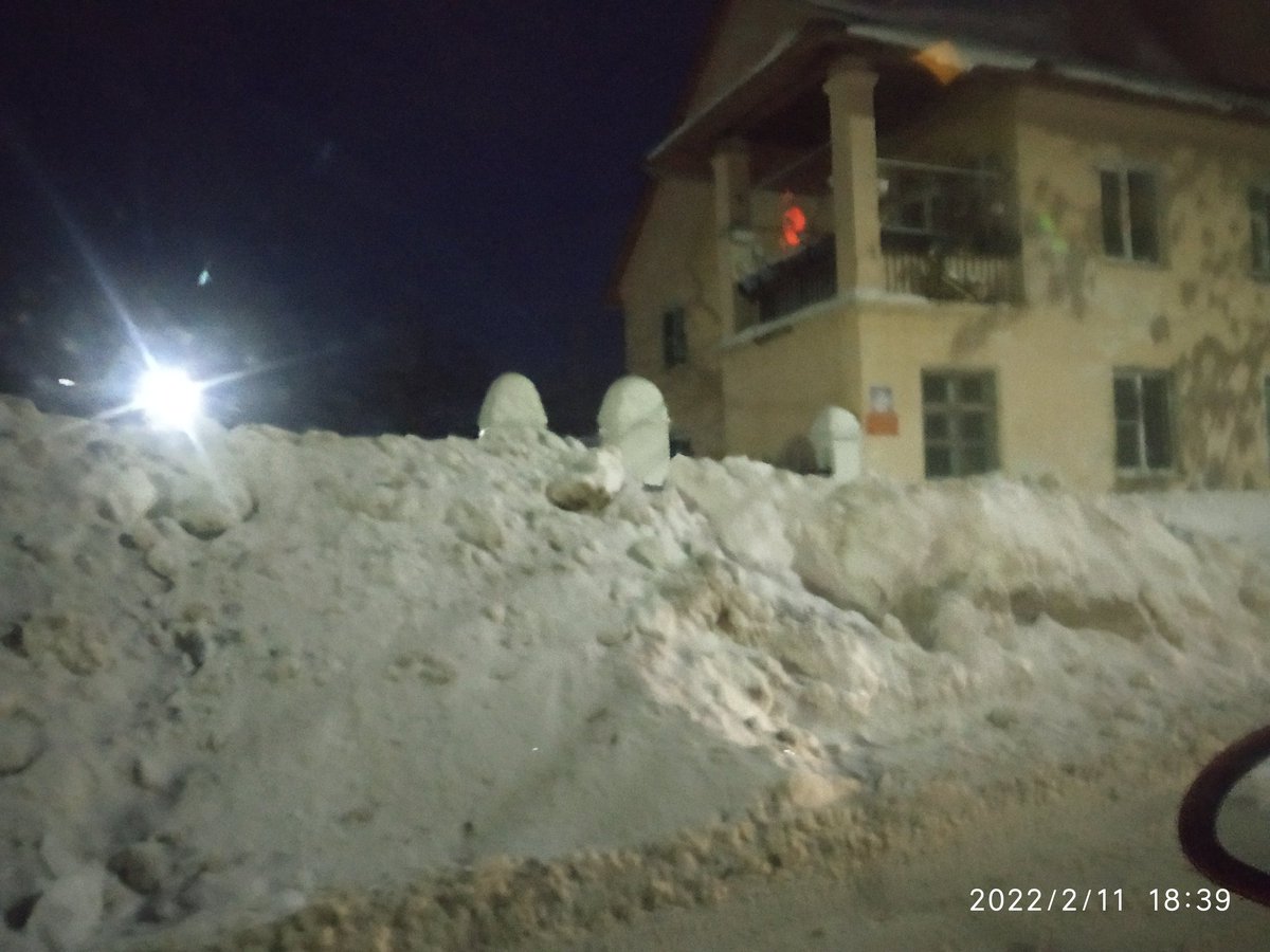 Т-традиции! <a href="/ZhigMobilePriem/">Мобильная приемная администрации г.о. Жигулевск</a> , в очередной раз,из года в год! Вместо вывоза снега взяли и просто завалили тротуар! Не пора ли зафиксировать административное правонарушение?