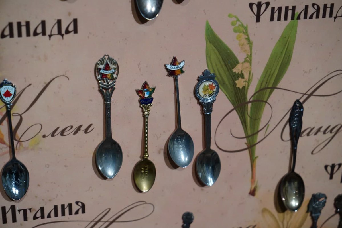 В Музейном центре «Палаты» продлена работа выставки «Сказки на ложках». Все желающие смогут посетить её до 20 февраля 2022 года.