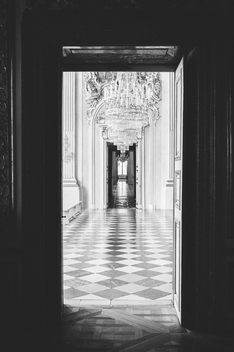 #fujifilm #xt4 #fujifilm_xseries #fujimag #acros #munich #munchen #germany #neuhausen #streetphotography #blackandwhite #bnwphotography #bnw #bnwmood