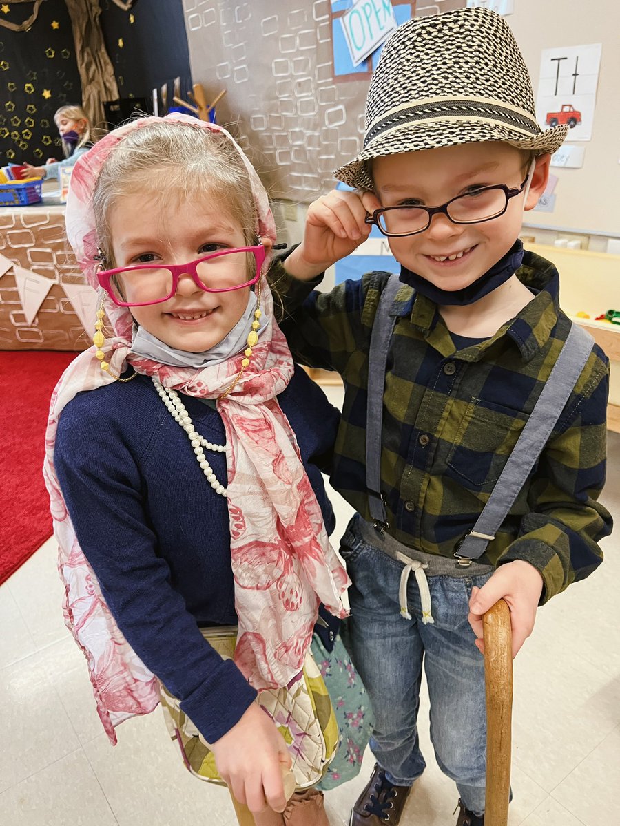 MeganPeschke's tweet photo. Happy 100th day from my sweet old souls! https://t.co/1mTxULOu35