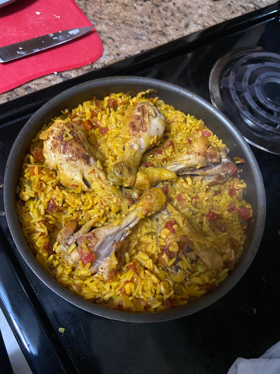 _theophania_'s tweet photo. Chicken, Rice and Arepas #Dinner #WhatsOnYourPlate #WomenWhoCook #MadeByAWhiteWoman #ForTheLoveOfCooking #ChickenAndRice #SpanishStyleDish #FallOffTheBone https://t.co/grx8KRdAzR