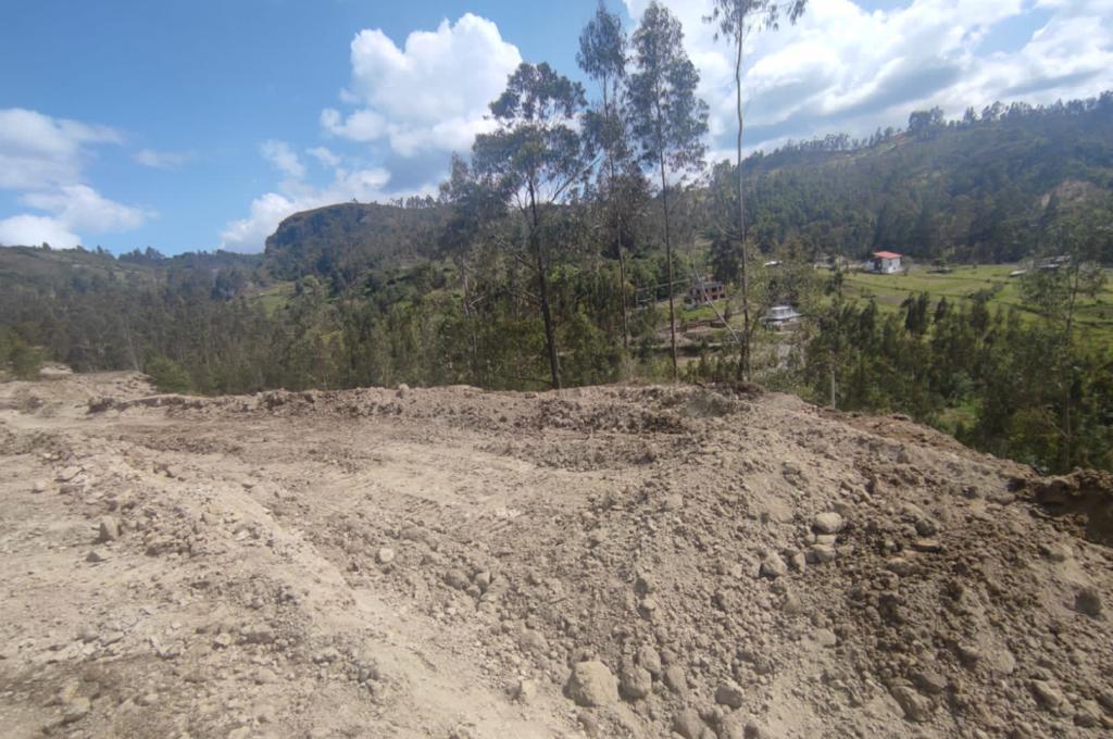 AzuayPrefectura's tweet photo. #AzuayEresVialidad

¡Emergencia vial!🚙

Avanzamos con el 80% de los trabajos emergentes en el sector de Lulcay de la parroquia Jadán. Continuamos estabilizando el deslizamiento con la finalidad de brindar seguridad a quienes circulan por la vía. 

#AzuayEstratégico https://t.co/Uy0NDeD9Oe