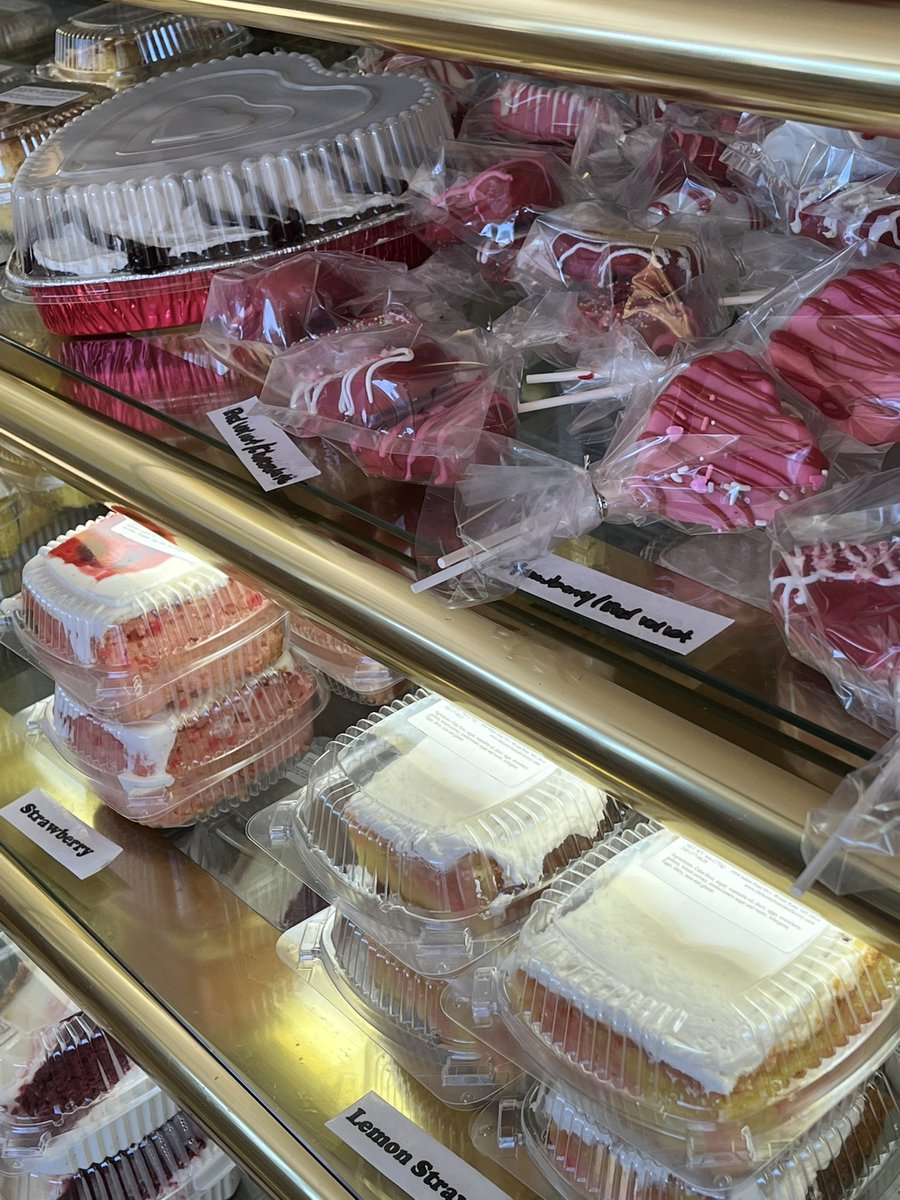 hbcakefactory's tweet photo. Come get your heart cake for Valentine’s Day! They are beautiful and delicious. Classic Honey Bun, Red Velvet, Chocolate and Strawberry. We open today, Friday, 12-6pm and Monday, 11am-8pm. We’ll have a cater at the storefront making Valentine’s Day dinners on Monday, 2/14 only. https://t.co/rGhabMYukk