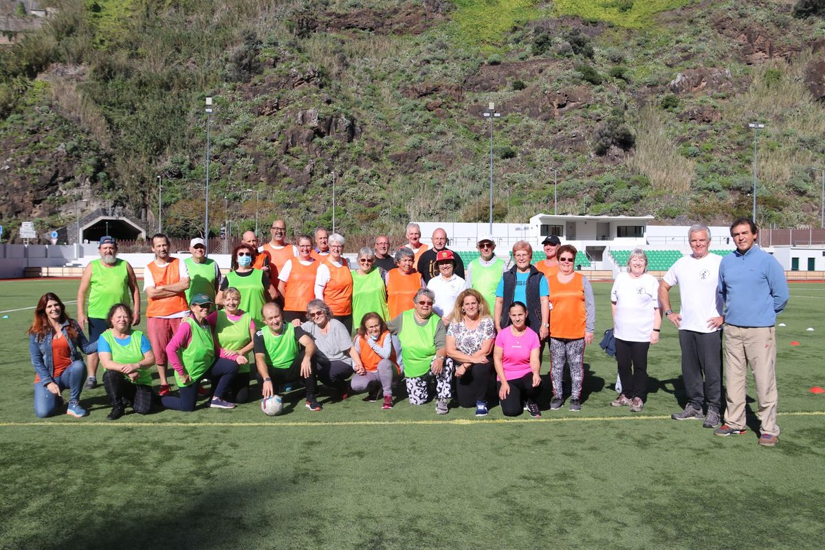 MadeiraWF's tweet photo. Atletas da Universidade Senior Ribeira Brava (USRB) e da Madeira Walking Football (MWF)
#WalkingFootball #MWF #MadeiraWalkingFootball #Madeira #USRB https://t.co/aSZwJH8zpj