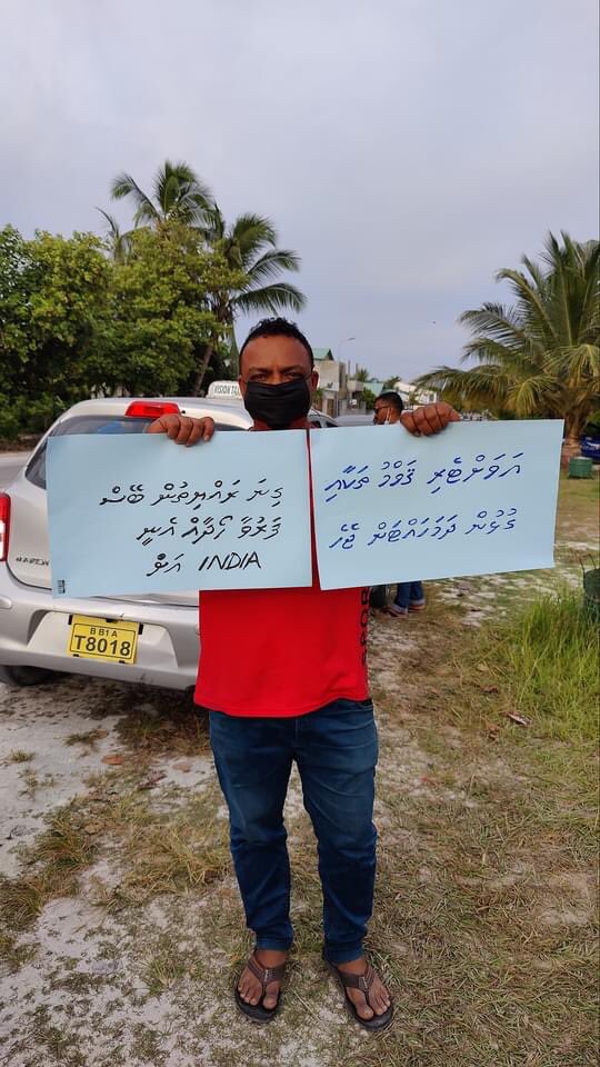 HithadhooPPM's tweet photo. ގައުމުގެ  މިނިވަންކަން  ނަގާލުމާއި  އެއްކޮޅަށް  އިންޑިޔާ  އެމްބަސީން  ދިން  މަދު  ފައިސާ  އަށް  ހެއްލި  ހަރާންކޯރުވި  "ވިޝަން  ޓެކުސީ"  ބޮއިކޮޓް  ކުރަން  ގޮވާލަން. 
#BoycottVisionTexi https://t.co/w75zu3KcMb