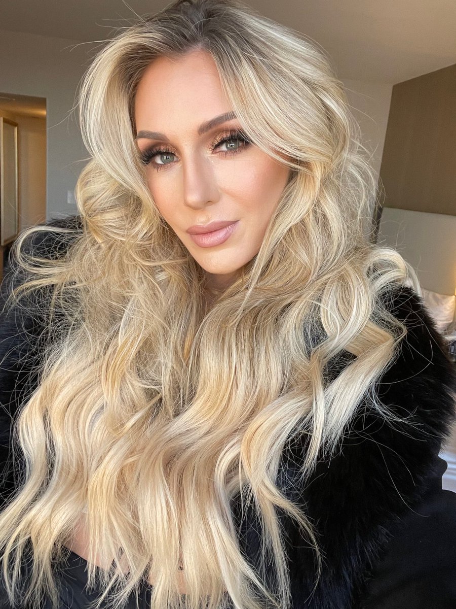 MsCharlotteWWE's tweet photo. heavy is the crown and yet she wears it as if it were a feather 👸🏼 #SmackDown https://t.co/iA5HYzOazc
