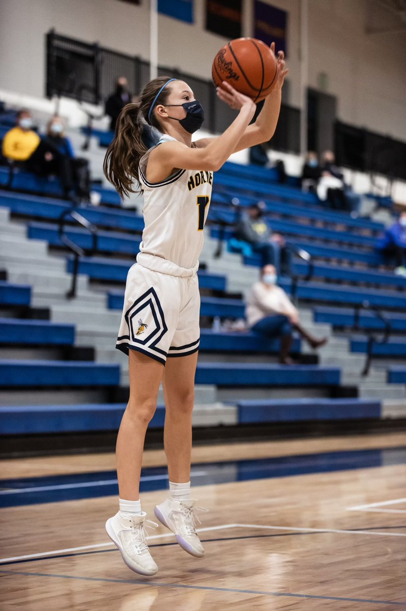 SalineHoops's tweet photo. Each game day I get so excited to watch our JV play. It’s more than their 12-1 record, it’s that they share the ball, play tough D and shoot the 3! Love their enthusiasm for each other from the bench as well. Super proud of this team!! https://t.co/zggjcnTTEw