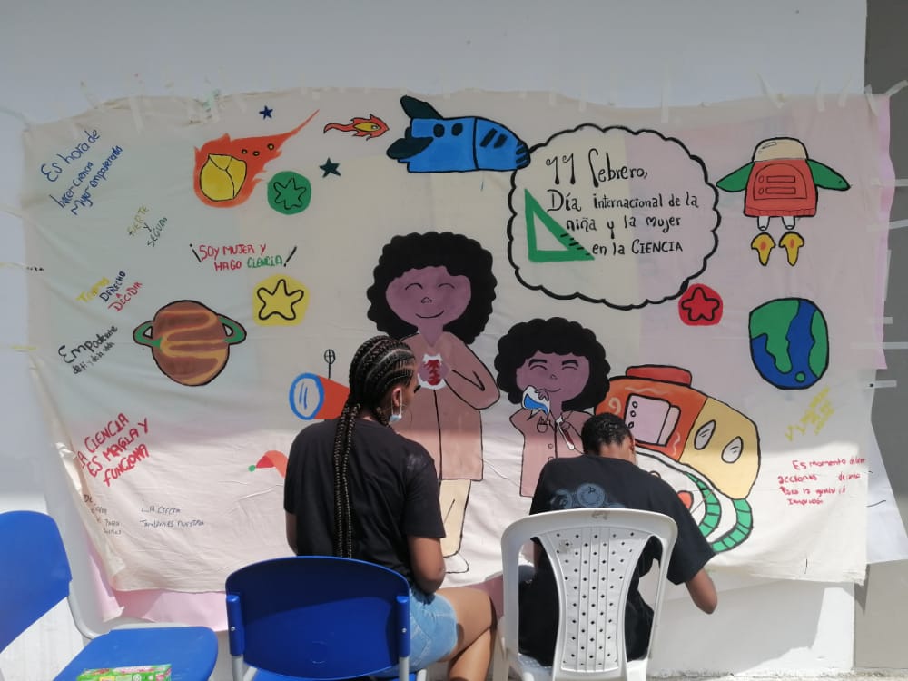 FundacionPlan's tweet photo. ¡El arte también hace parte de las ciencias STEM! Las niñas participantes del proyecto #STEMPODERA en Quibdó, conmemoran esta fecha con un bello mural sobre #SoyNiñaSoySTEM https://t.co/G8VNjeRAUk