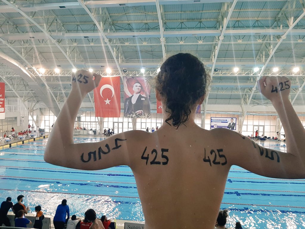 Kampa giremedi ama 3000 m yi 39 dakikada yüzerek üst sıralarda yer alması  , bu yas için en büyük gururu yaşattı .Yolun açık olsun canım oğlum...🧿