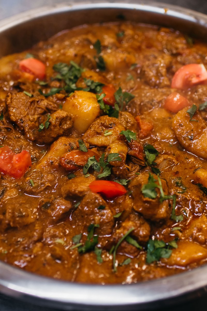Aloo Gosht 😘 A delicious lamb and potato curry, cooked with onions, fresh herbs &amp; spices in a medium-hot sauce.