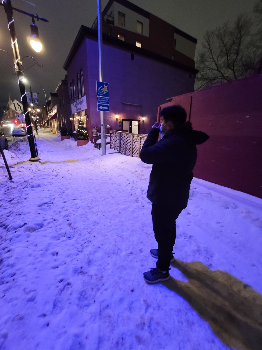 Niteblew's tweet photo. Why our city using purple/uv street lights https://t.co/NrnhxL47o9