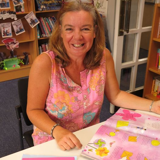 kentlibraries's tweet photo. Events and activities are gradually returning to our libraries, so we're looking for enthusiastic #volunteers to give us a hand! 
If you'd like to get involved, please visit https://t.co/5x4Eu4oMI4 for more information or to apply online. Training is provided.
#KentLibraries https://t.co/AyvIVRKteG