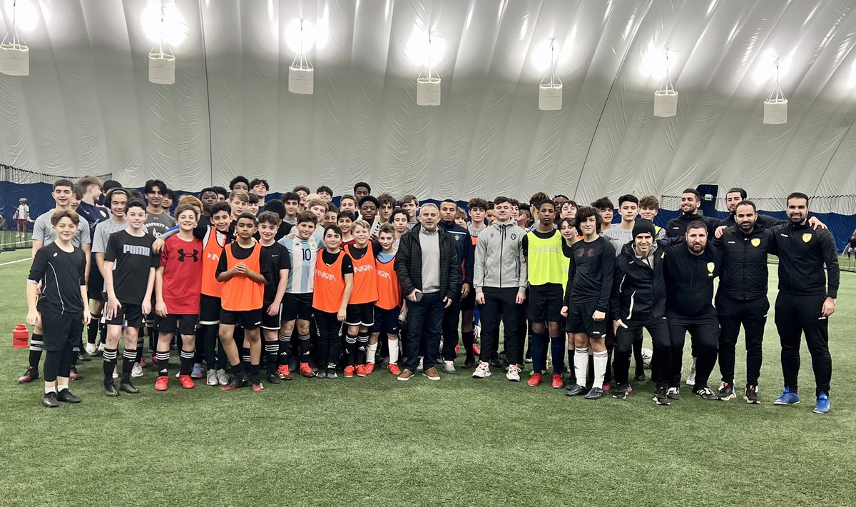4totera's tweet photo. It was great to watch the up and coming new stars in training last nite thanks to @CoachCiampa @davedip9 @aysc64 for having us out our guys @maxthegod20 @CdricToussaint2 really enjoy it continued success https://t.co/XuW1WbW9ul