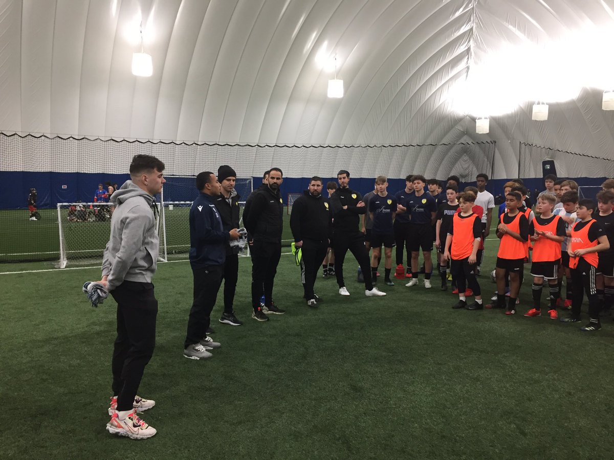 4totera's tweet photo. It was great to watch the up and coming new stars in training last nite thanks to @CoachCiampa @davedip9 @aysc64 for having us out our guys @maxthegod20 @CdricToussaint2 really enjoy it continued success https://t.co/XuW1WbW9ul