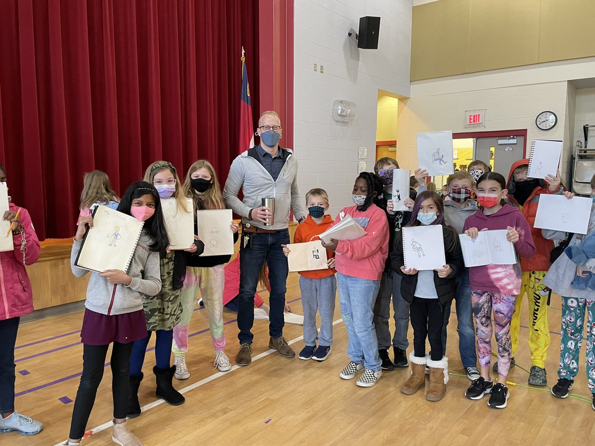 When you’re invited to be a sketchbook club model and include your coffee as a “prop”. These scholars did an amazing job!