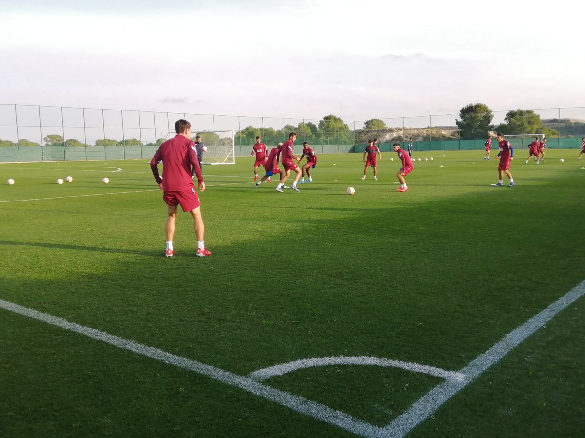 Sevilla Atlético y Cantera Sevilla FC tweet media