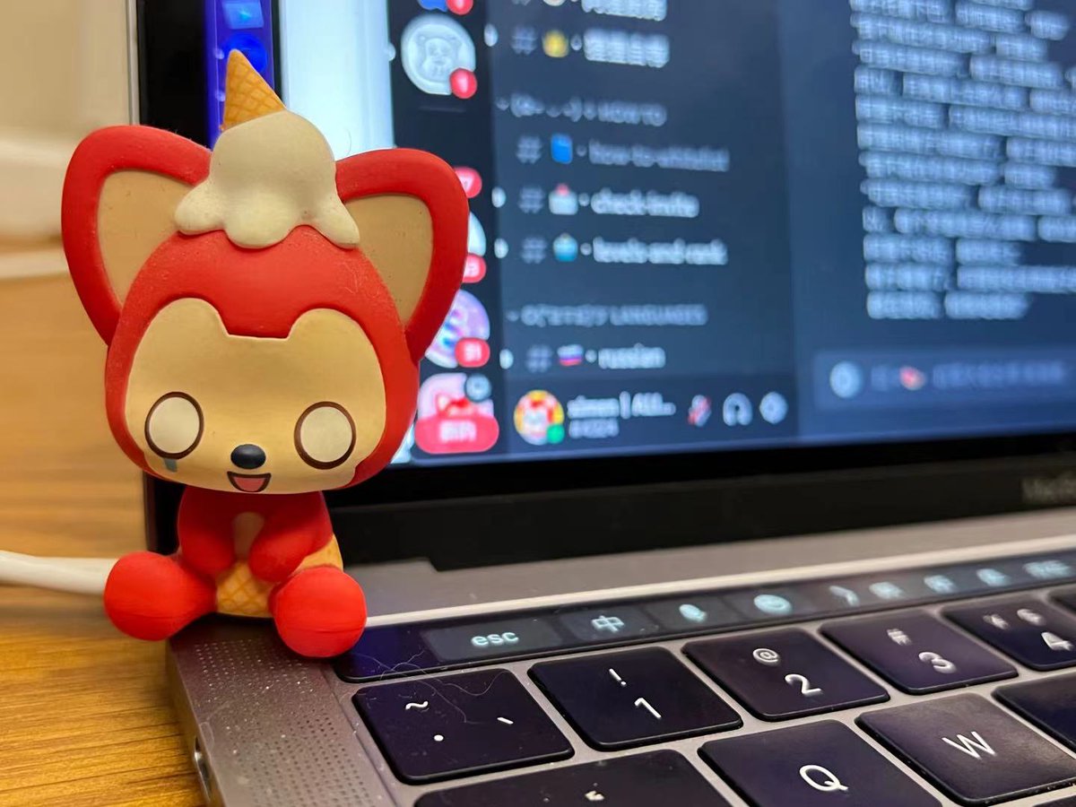 xx_UE90's tweet photo. 我在肝阿狸dc的时候，这只几年前重庆天街买的阿狸盲盒，就在旁边陪伴我看着我。 https://t.co/a2V6fT5fJm