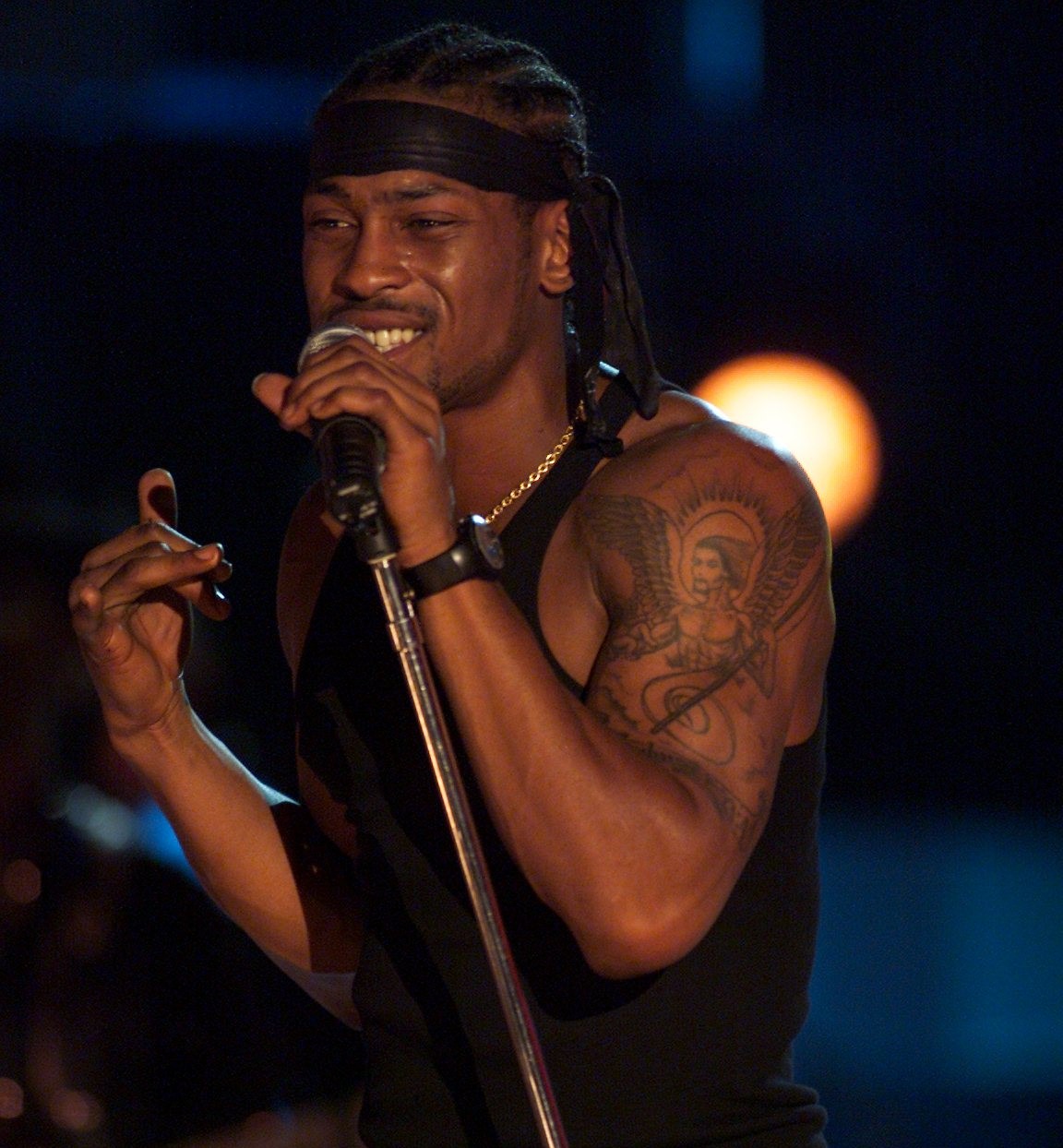 Happy birthday D\angelo! Tune into today to celebrate with music video blocks at 2:04pm and 10:05pm EST! 