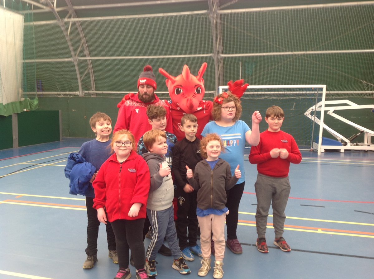 YsgolNant's tweet photo. Gwyl Rygbi y Chwe Gwlad a drefnwyd gan Gydlynwyr y Sgarlets - gweler rhai o blant yr Unedau Dosbarthiadau Dinefwr a Gwili.
Six Nations Inclusion Skills Rugby Festival organised by the WRU Scarlets Co-ordinators - here are some of the pupils from Dinefwr and Gwili classes. https://t.co/nxEFnqfxuN