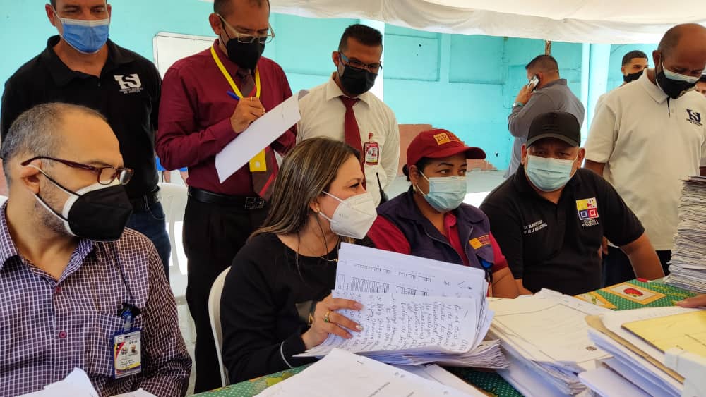 mirelct's tweet photo. #11Feb El MPPSP en coordinación con  los órganos de administración de justicia, realiza Jornada de Atención Jurídica e Integral en el Internado Judicial de Ciudad Bolívar, garantizando el debido proceso y los  #DDHH de los privados de libertad. #ApureEsNuestro @NicolasMaduro https://t.co/wU7xtTb4D0