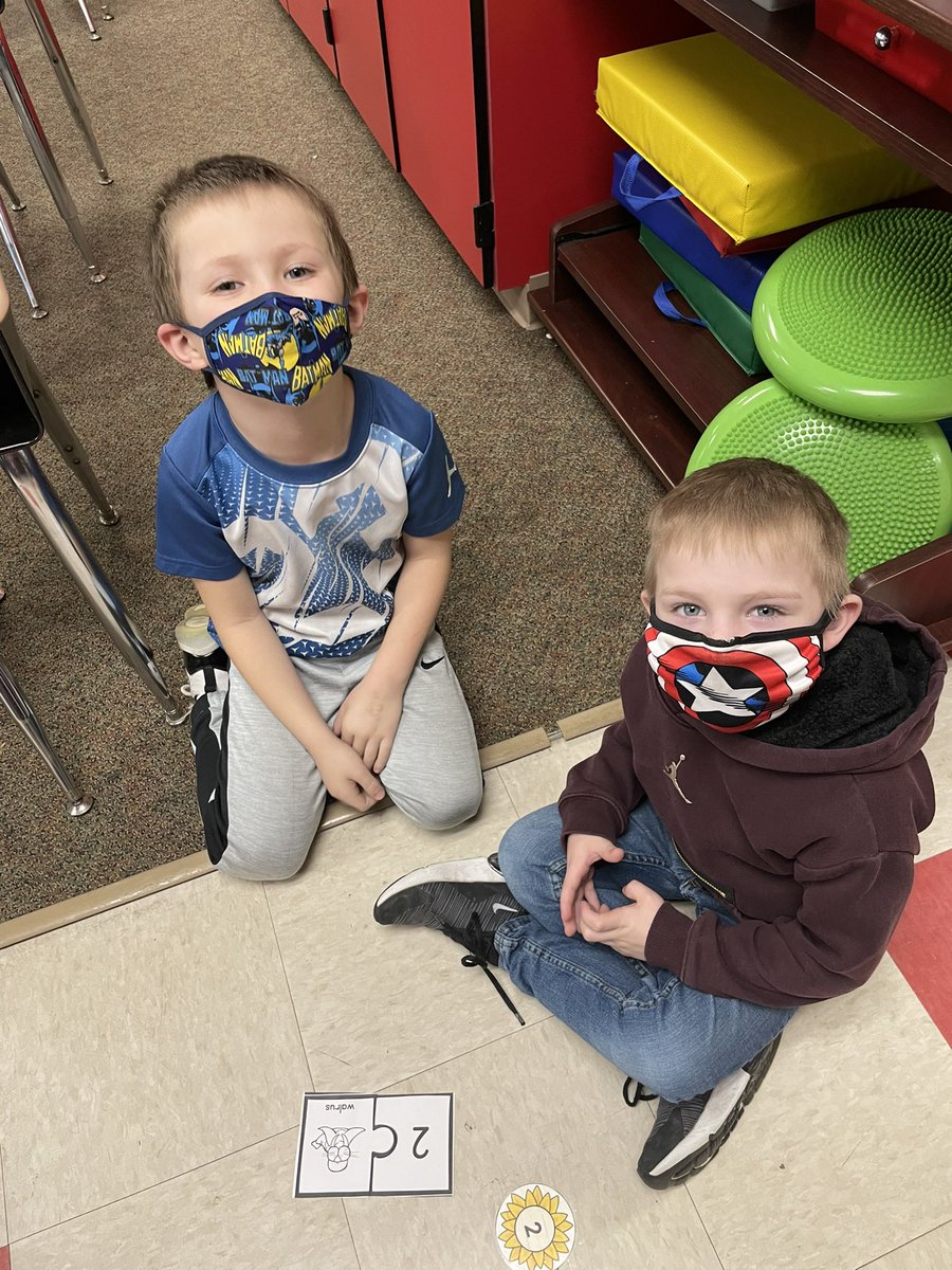 MrsPeceny's tweet photo. Working with syllables to solve our escape room!! #myjblions https://t.co/04c6FlUxZC