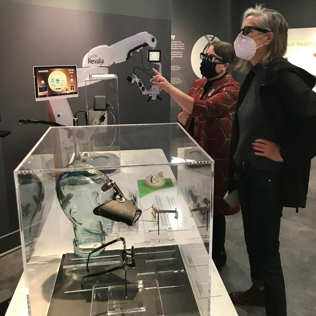 museumoftheeye's tweet photo. We were happy to welcome author Mary Roach to the museum recently! Thanks for stopping by the museum, @mary_roach We hope you found the tour eye-opening! Visit the free Museum of the Eye today: https://t.co/qLo0CpZQYI.
#MaryRoach #museumoftheeye #ophthalmology #eyes #history https://t.co/daP3aYWLnI