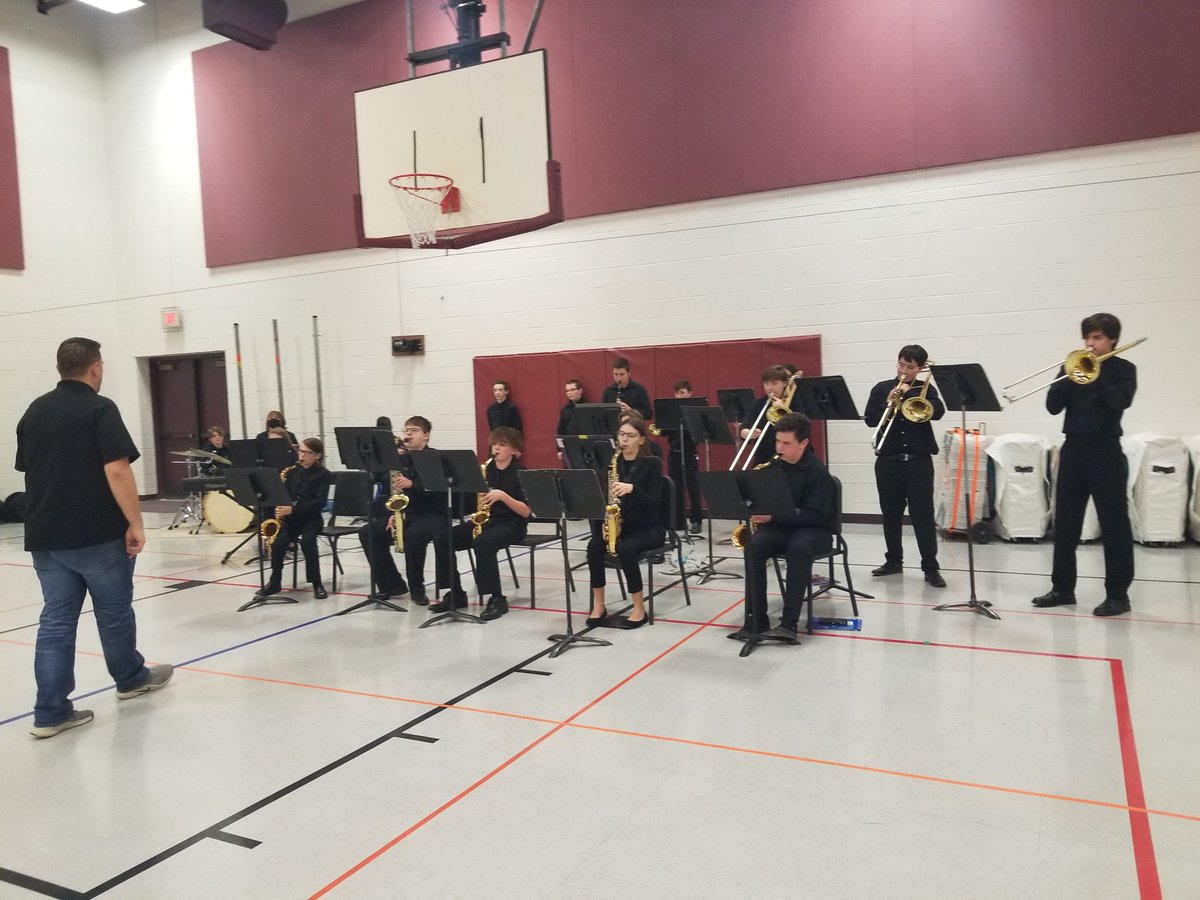 SMSJagsMusic's tweet photo. Enjoying our time with the 5th graders of @hodgefoxc6 @RetrieverPride and @seckmanES 
#JazzBand
#JagChoir https://t.co/CVCL21eirp