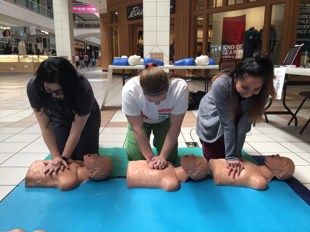 twostepcpr's tweet image. The first step of #TwoStepCPR is calling 911. This is important so that emergency services can be alerted. After help is on the way,  start compressions! #healthcorps #txcares