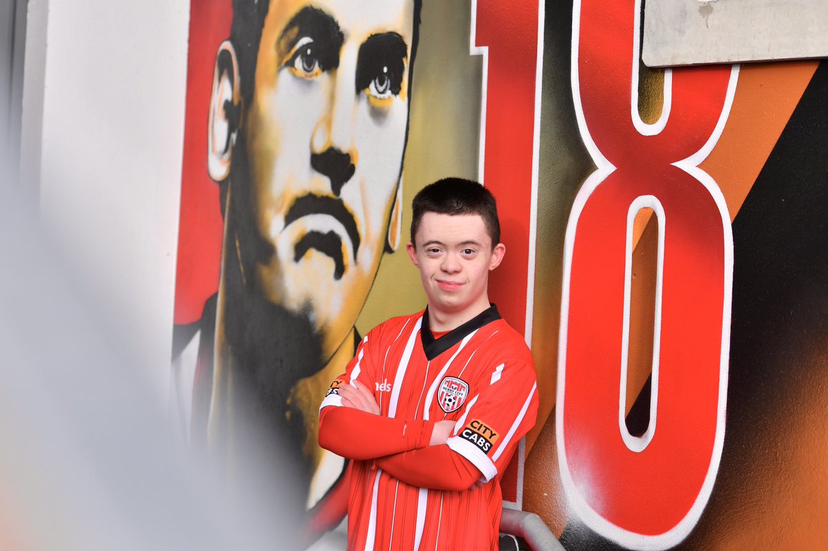KMorrison810's tweet photo. Adam got his hands on the new @derrycityfc top today and Adam being Adam, he just had to have a photoshoot to mark the occasion !!! #LovesTheCamera https://t.co/DJwH0ysMxo