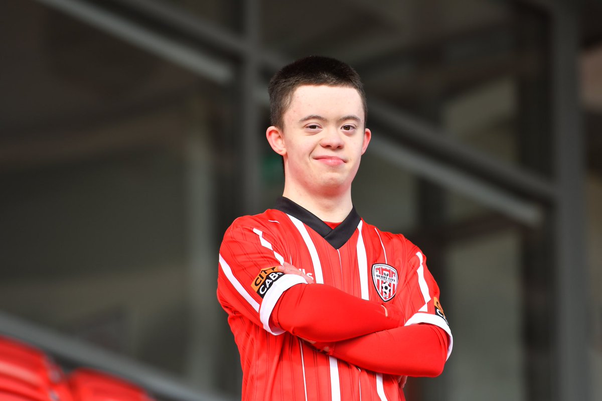 KMorrison810's tweet photo. Adam got his hands on the new @derrycityfc top today and Adam being Adam, he just had to have a photoshoot to mark the occasion !!! #LovesTheCamera https://t.co/DJwH0ysMxo
