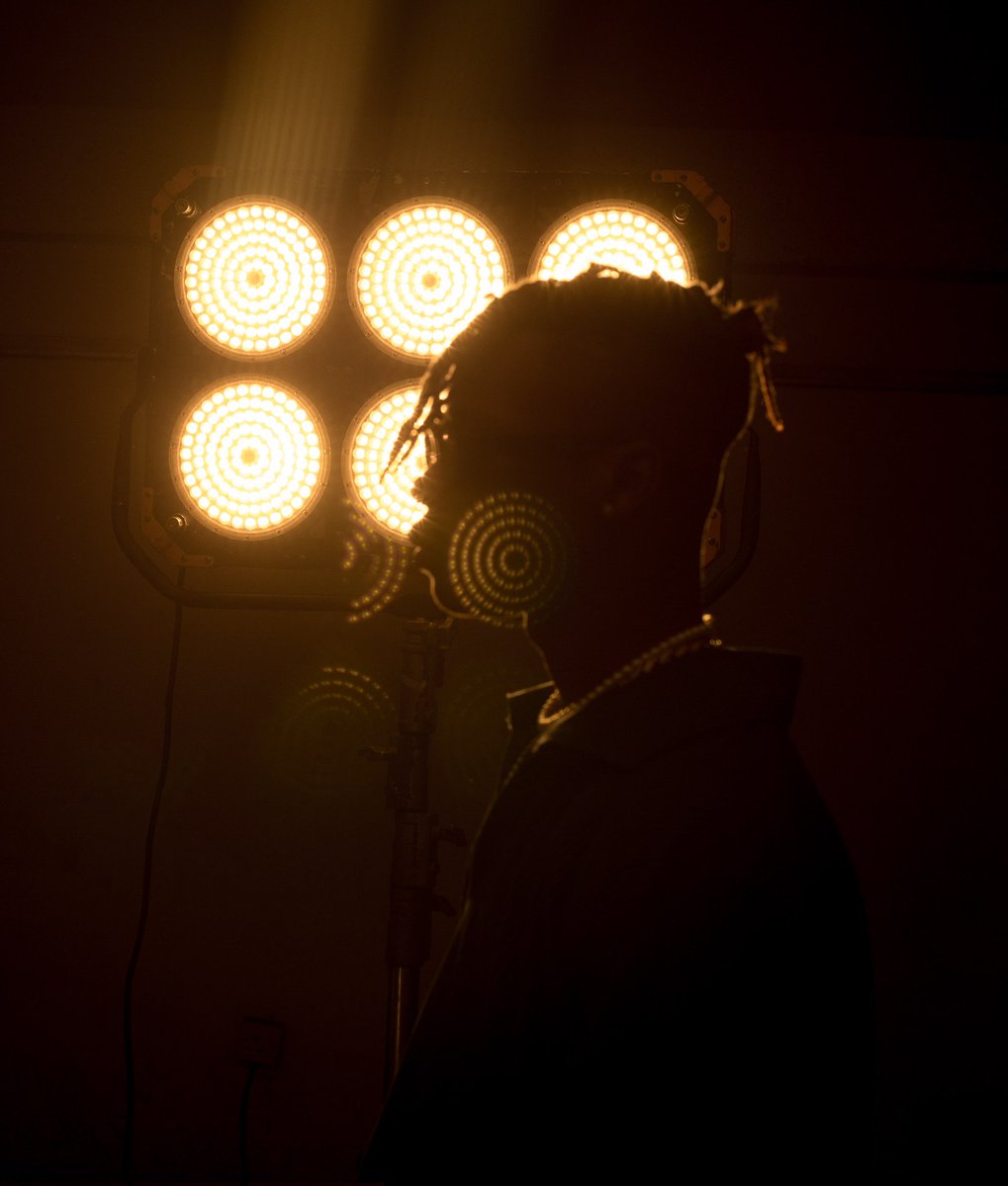 rr_ajaxxo's tweet image. The spotlight always feels good....#AnswerVideo📽🎬 out now🔥🔥.....link on my bio let's run it up💪🏽 
.
.
.
#AnswerVideo🎬📽 #Ajaxxo #RaphRecords