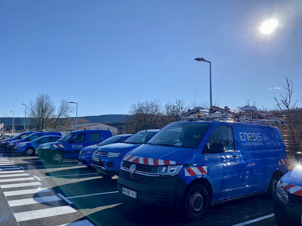 CCastaner's tweet photo. Inauguration de la nouvelle base opérationnelle d’@enedis_prov_alp à Sisteron. Grace à ce site au carrefour de deux départements des Alpes du Sud, les salariés pourront gérer au mieux le quotidien comme l’urgence des habitants de notre territoire. https://t.co/uUBBM80ZcU