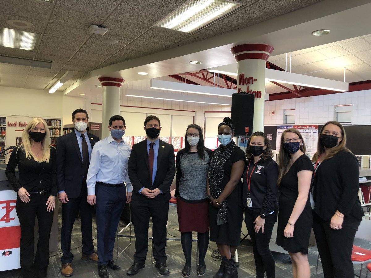 senatorERM's tweet photo. Yesterday I met with students &amp; faculty to discuss legislation around tobacco use in high school.  We were joined by @newyorksadd &amp; the @AmericanLung
to facilitate conversations on how to work cooperatively to keep students safe from deceptive advertising about tobacco &amp; vaping. https://t.co/3dNMFIHkjW