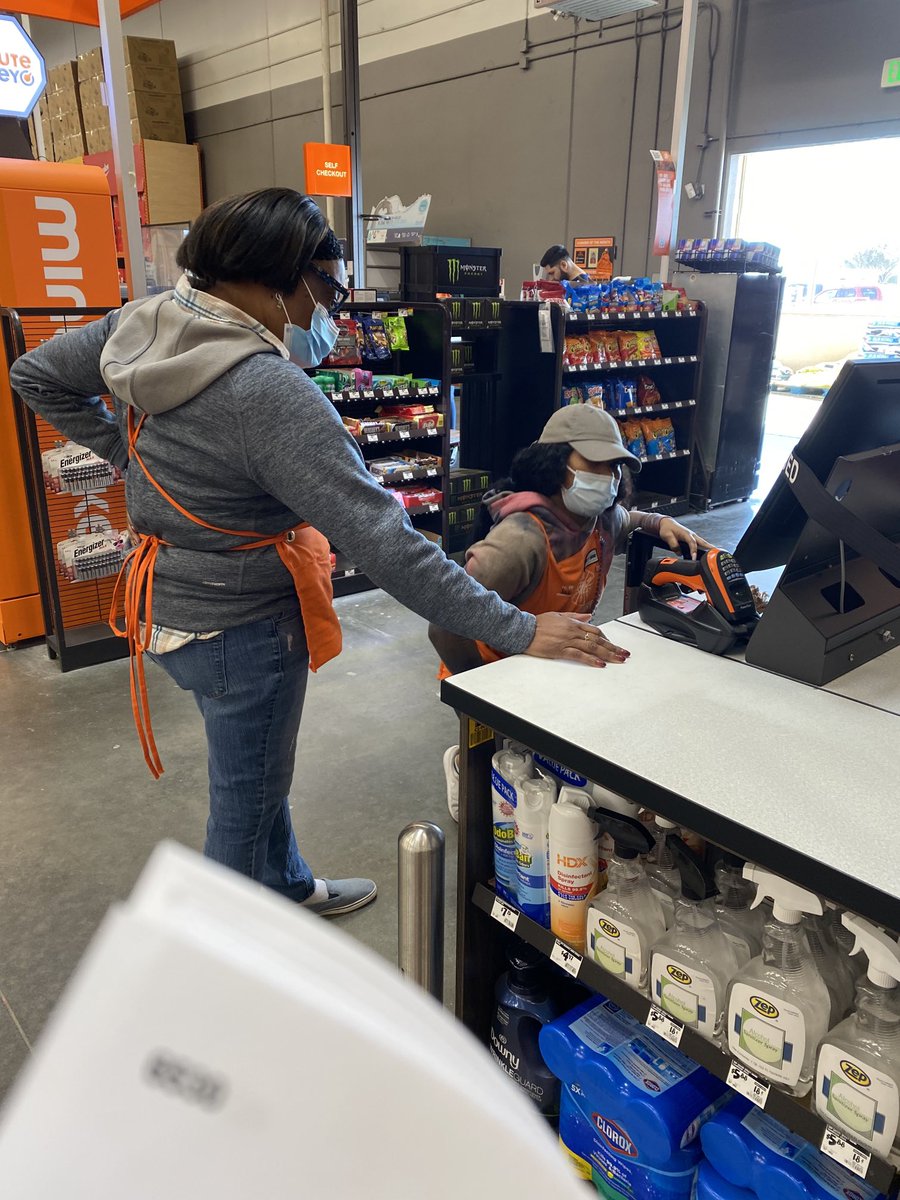 Thank you Jade on training our new HC Josie on how to work on our SCO and showing her what it is to be a TEAM player!! 🎉awesome job ⁦<a href="/jenniemendelzon/">Jennie Mendelzon</a>⁩ ⁦<a href="/kashira6530thd/">Kashira Whalon</a>⁩ ⁦<a href="/DanOrtiz_JR/">Daniel Ortiz jr</a>⁩