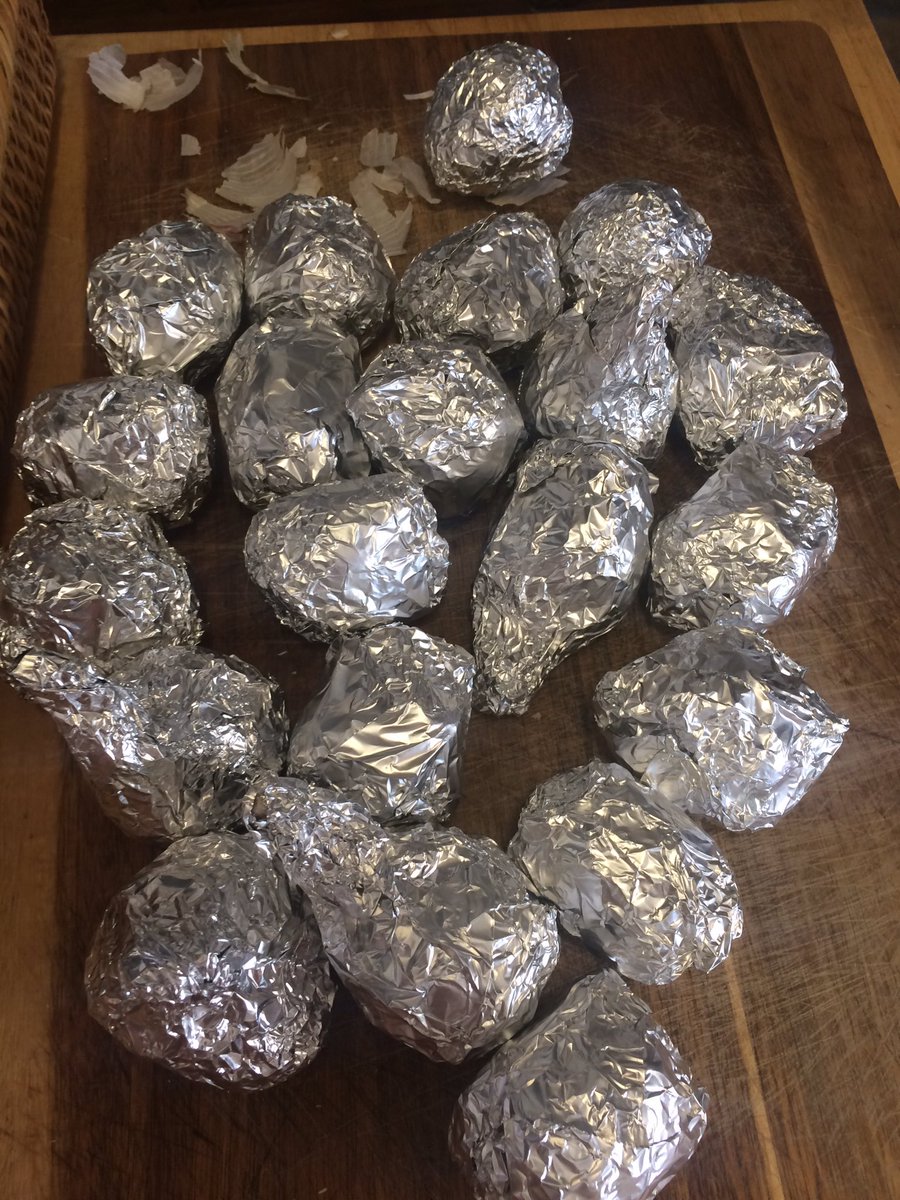 expodcastgaming's tweet photo. Making black garlic. I’ll give an upswing like 3 weeks lol https://t.co/8F6AjTPE9n