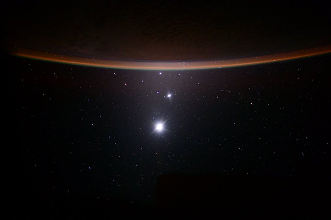 ineed__spacee's tweet image. Earth, Moon, Venus and Jupiter Lined Up in a Row, as Seen From the @Space_Station
