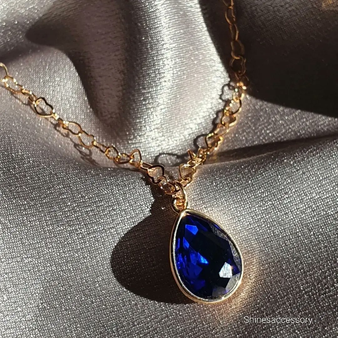 Mavi Kristal Taşlı Kalpli Zincir Kolye💙
#sevgililergünü #14Subat #aksesuar #kolye #tasarımkolye #küçükişletme #eticaret