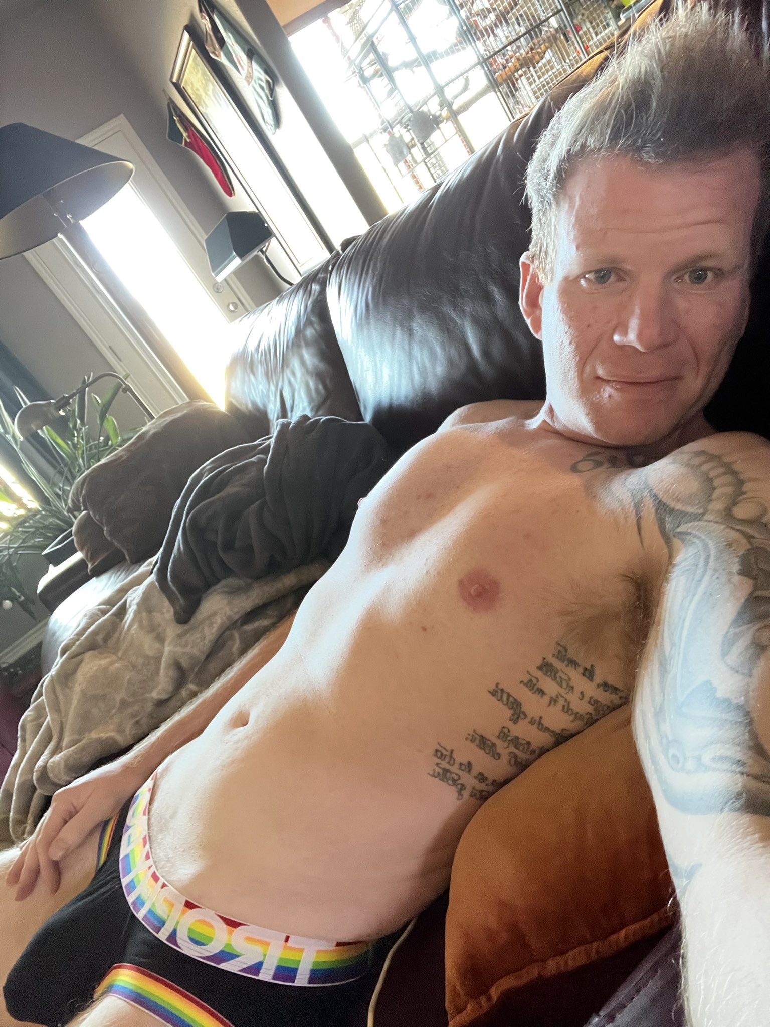 Hope everyone’s having a great Friday! ??? #gay #gayporn #gayxxx #atxgay https://t.co/ageioHCCyd